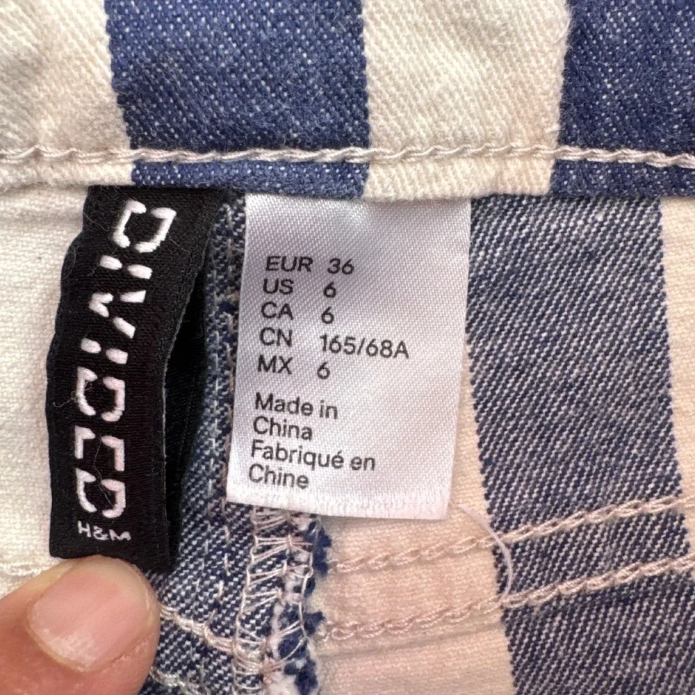 H&M‎ Divided Kids Girls Blue White Stripe Denim Shorts Size 6